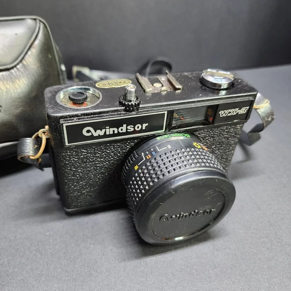 Vintage Windsor WX-3 35mm Camera Black with Case - For Parts Only!!